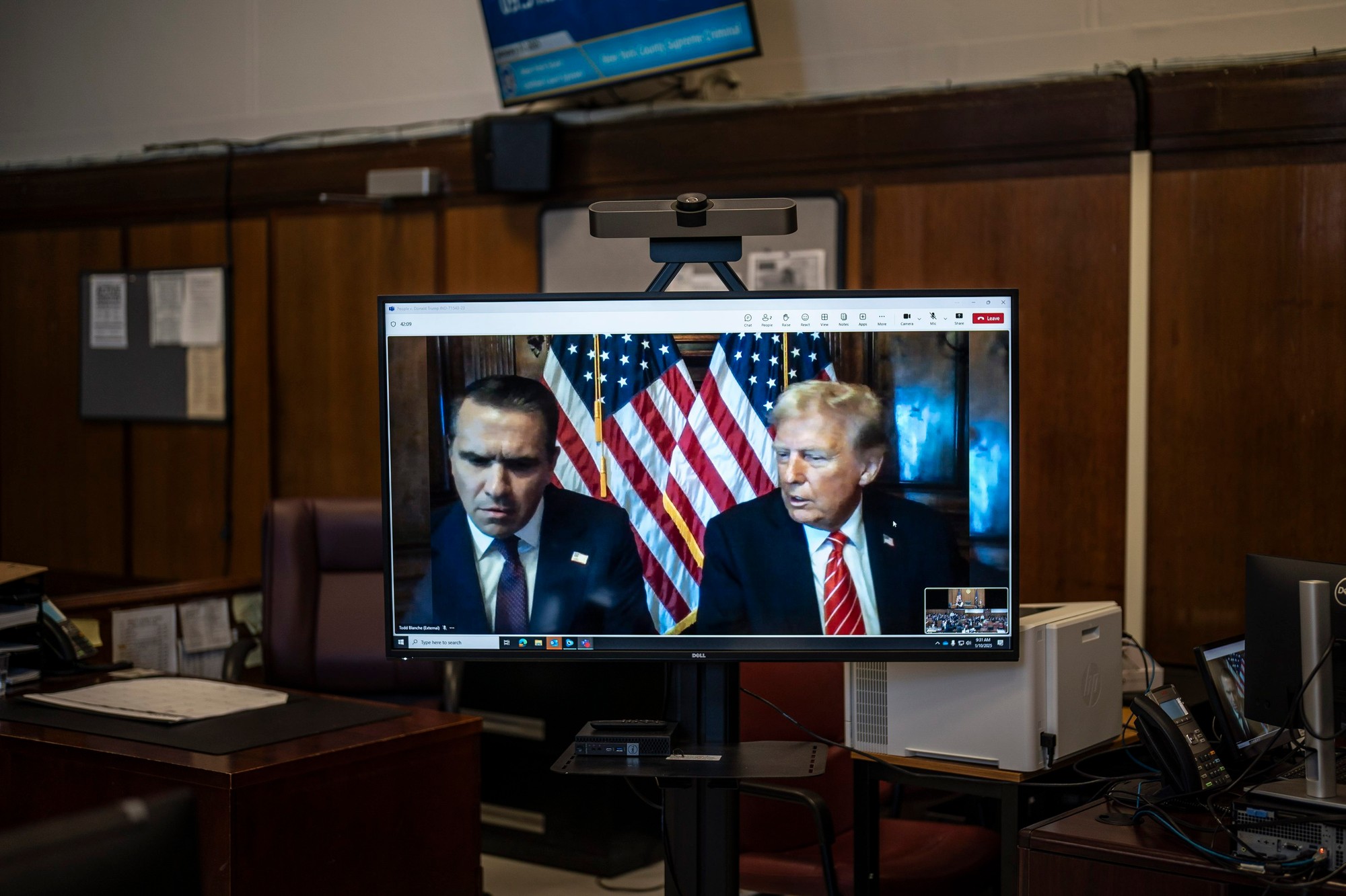 Advokát Todd Blanche a zvolený prezident Donald Trump. 