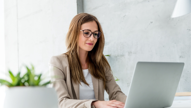 Faktury nie tylko znikają w KSeF. Niektóre tam nie trafiają
