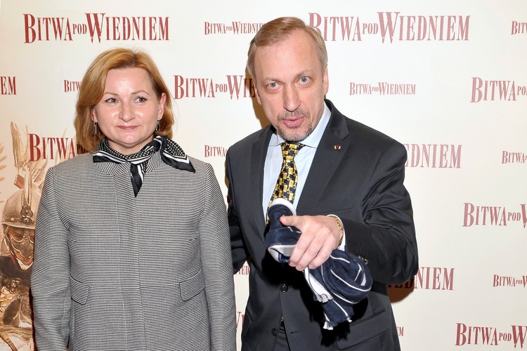 Minister Bogdan Zdrojewski z żoną Barbarą na premierze 'Bitwy pod Wiedniem'