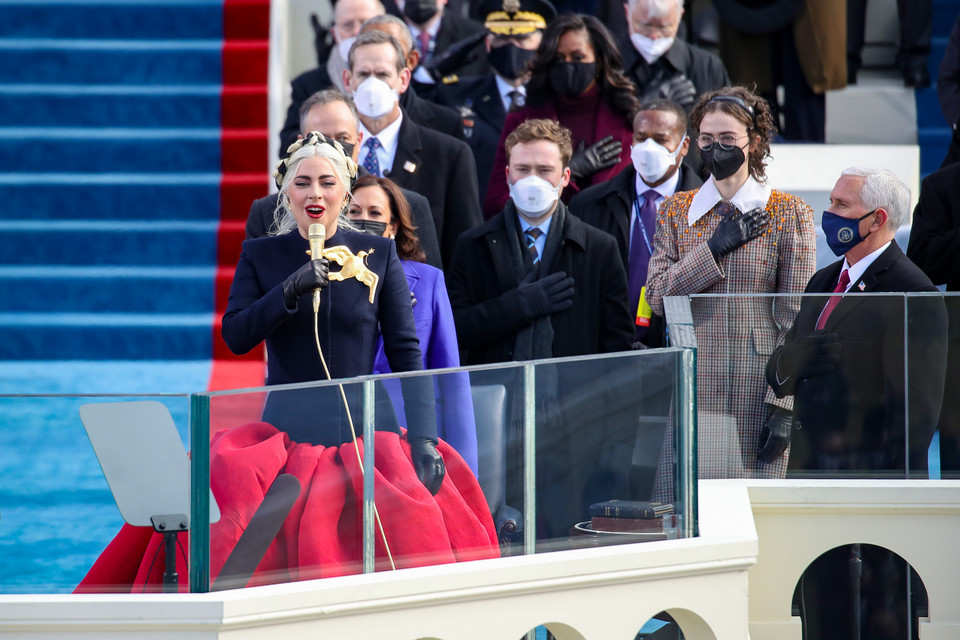 Lady Gaga śpiewa hymn podczas zaprzysiężenia Joego Bidena na prezydenta