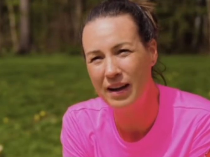 Mišel Hjuz, majka troje dece ima rak u terminalnoj fazi i davali su joj 3 godine života, a ona danas trči triatlon