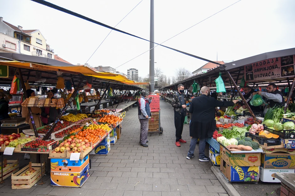 Za mesec dana na domaćim pijacama su skočile najniže cene voća, poput jabuka, kruški i pomorandži