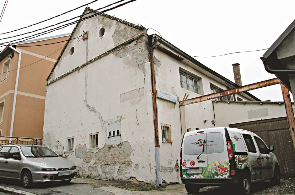 Nekada budistički hram danas oronula zgrada u Učiteljskom naselju