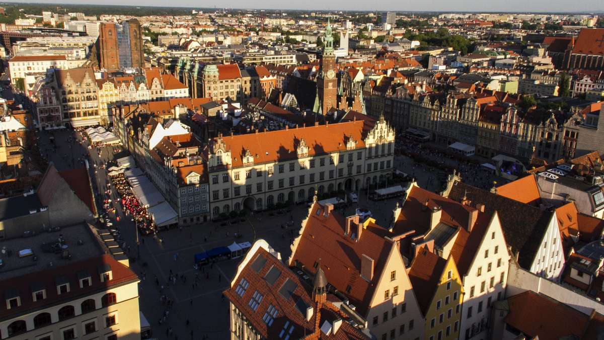 Ponad 740 tys. osób uczestniczyło w wydarzeniach artystycznych organizowanych od początku roku we Wrocławiu w ramach sprawowania tytułu Europejskiej Stolicy Kultury. W tym czasie odbyło się ponad 200 koncertów, wystaw, projekcji filmowych i imprez plenerowych.