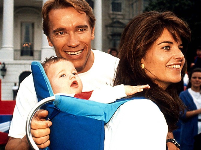 Marija Šrajver i Arnold Švarceneger sa ćerkom Ketrin Švarceneger koja je sada postala mama