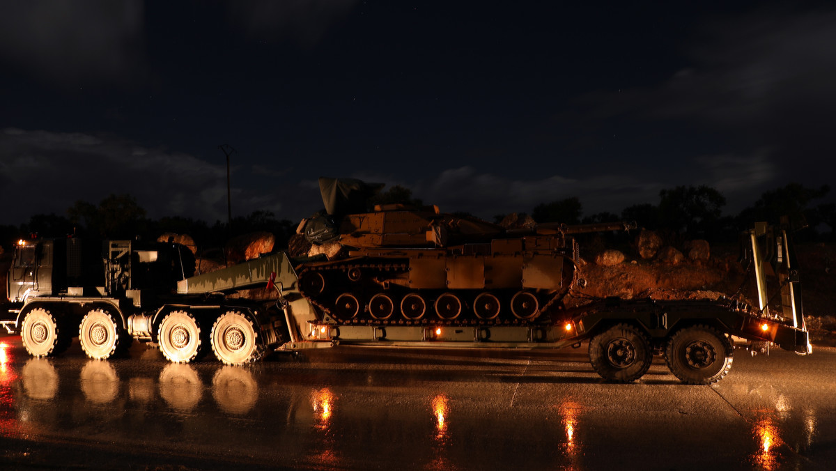 Turecka armia "zneutralizowała" ponad 100 żołnierzy syryjskich sił rządowych w odwecie za atak syryjskich wojsk na turecki posterunek w północno-zachodniej Syrii - poinformowało w poniedziałek wieczorem ministerstwo obrony Turcji.
