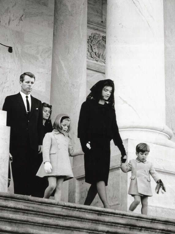 Jacqueline Kennedy z dziećmi na pogrzebie męża