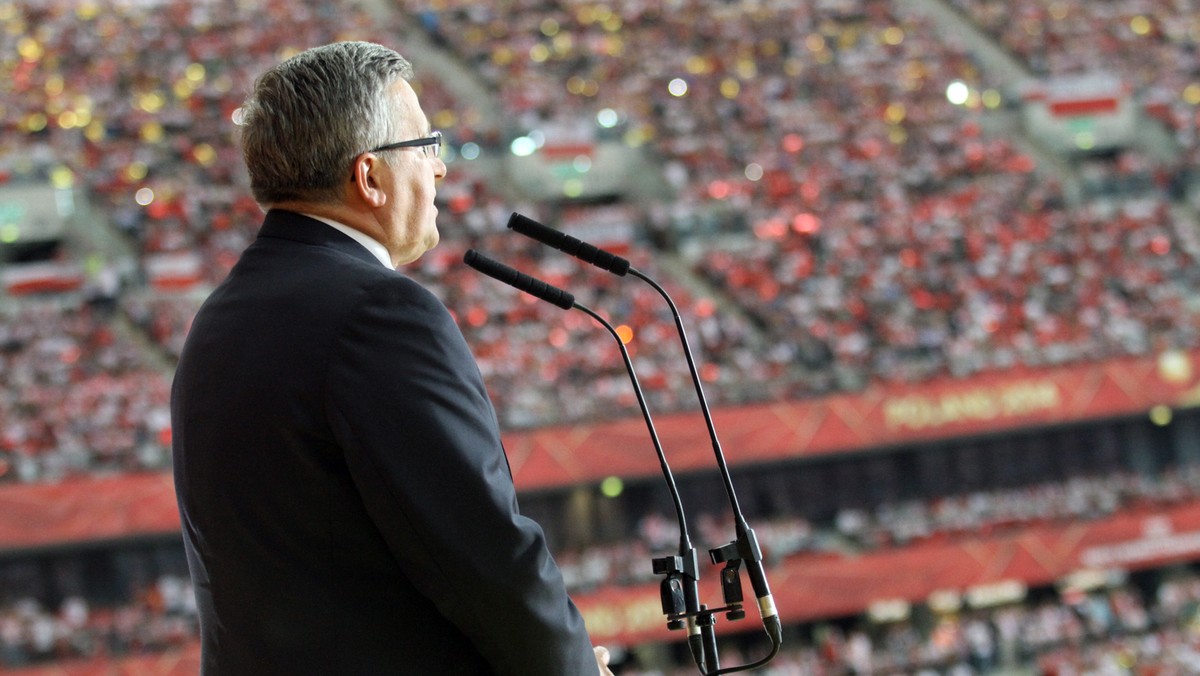 Prezydent Bronisław Komorowski cieszy się zaufaniem 73 proc. badanych; szef MSZ Radosław Sikorski - 40 proc.; marszałek Sejmu Ewa Kopacz - 35 proc. - wynika z najnowszego sondażu CBOS. Największą nieufność Polaków budzi szef Twojego Ruchu Janusz Palikot (56 proc.).