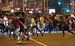 Brutalne starcia milicji z demonstrantami na Białorusi. Jest OŚWIADCZENIE MSZ