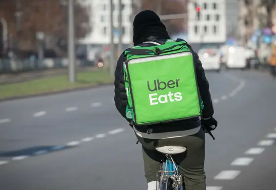 Krzysztof od lat pracuje dla Uber Eats. "Stawki są żenująco niskie, zasady higieny istnieją na papierze"