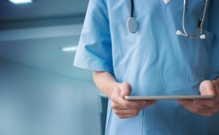 Personel medyczny opuścił dom pomocy w Warszawie. Pacjenci zakażeni koronawirusem