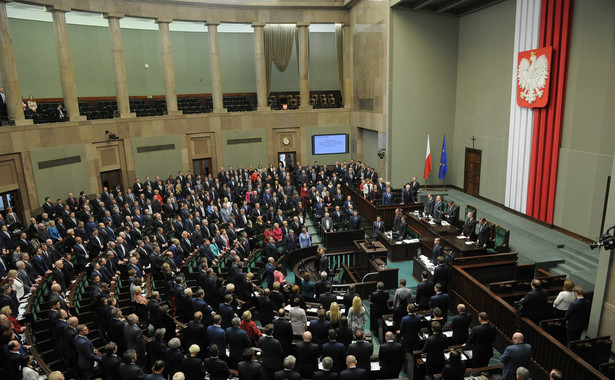 PiS ma takie poparcie jak PO, Kukiz’15 i SLD razem wzięte. NAJNOWSZY SONDAŻ