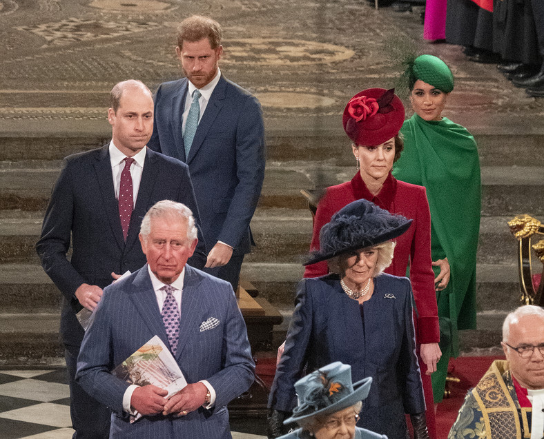 Książę William i księżna Kate, Harry i Meghan Markle, książę Karol i księżna Kamila