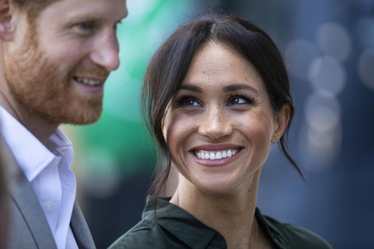 Jó ég: Itt az első fotó Meghan Markle és Harry kislányáról, sőt az egész családról! 