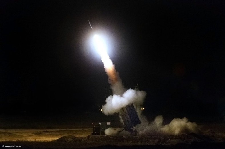 Wyrzutnia systemu Żelazna Kopuła (Iron Dome). Izraelska obrona przeciwlotnicza uchodzi za wzór do naśladowania.