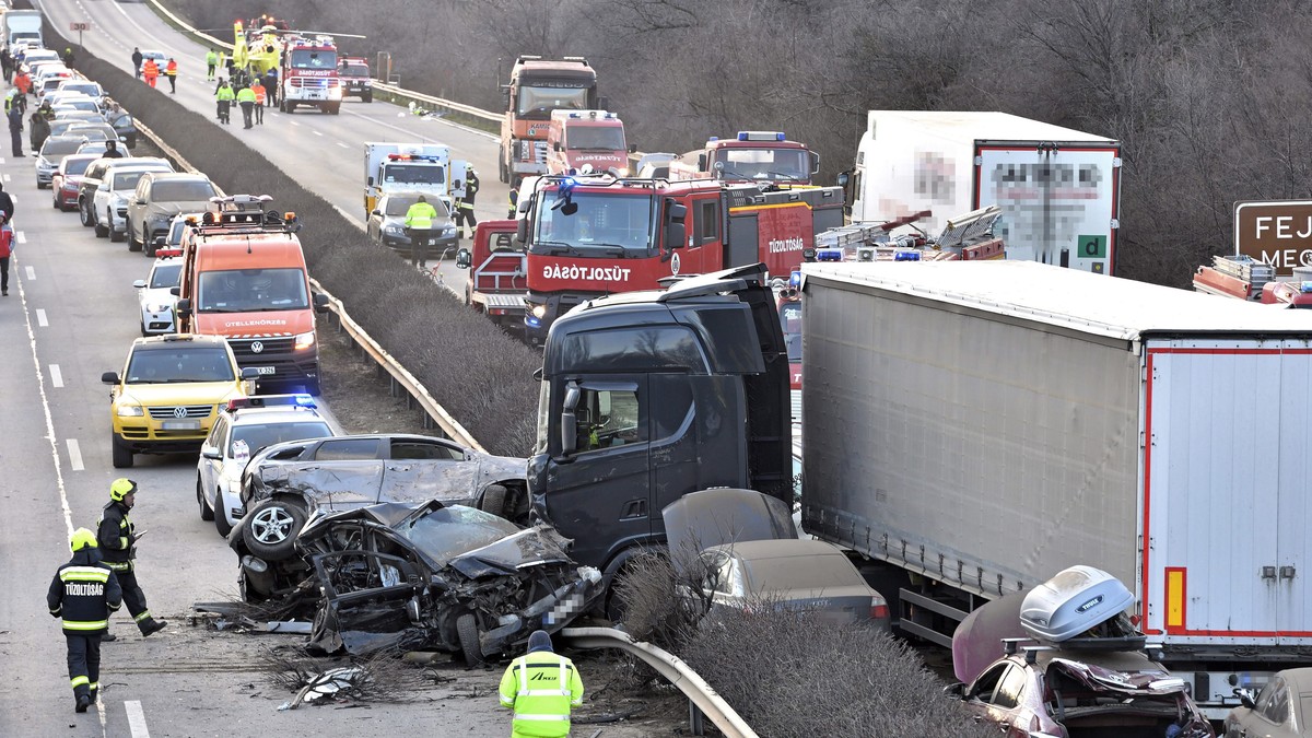 Potężny karambol na Węgrzech. Auta płonęły na autostradzie