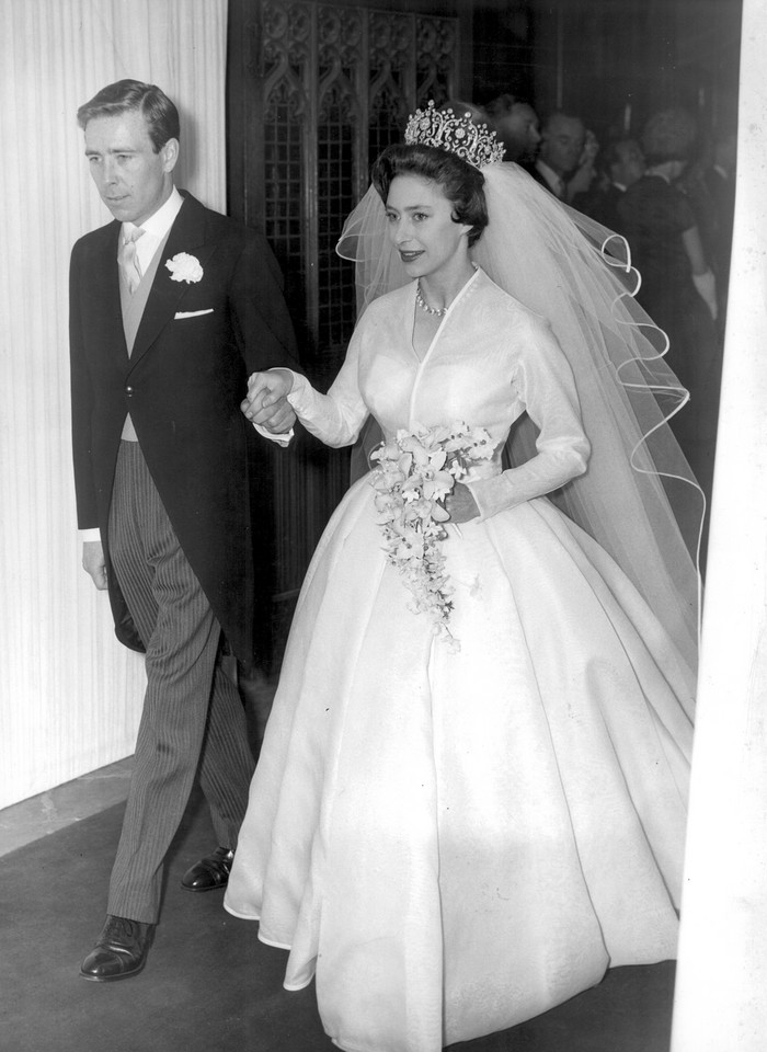 Suknie ślubne w brytyjskiej rodzinie królewskiej: ślub księżniczki Małgorzaty i Antony'ego Armstronga-Jonesa w 1960 r.