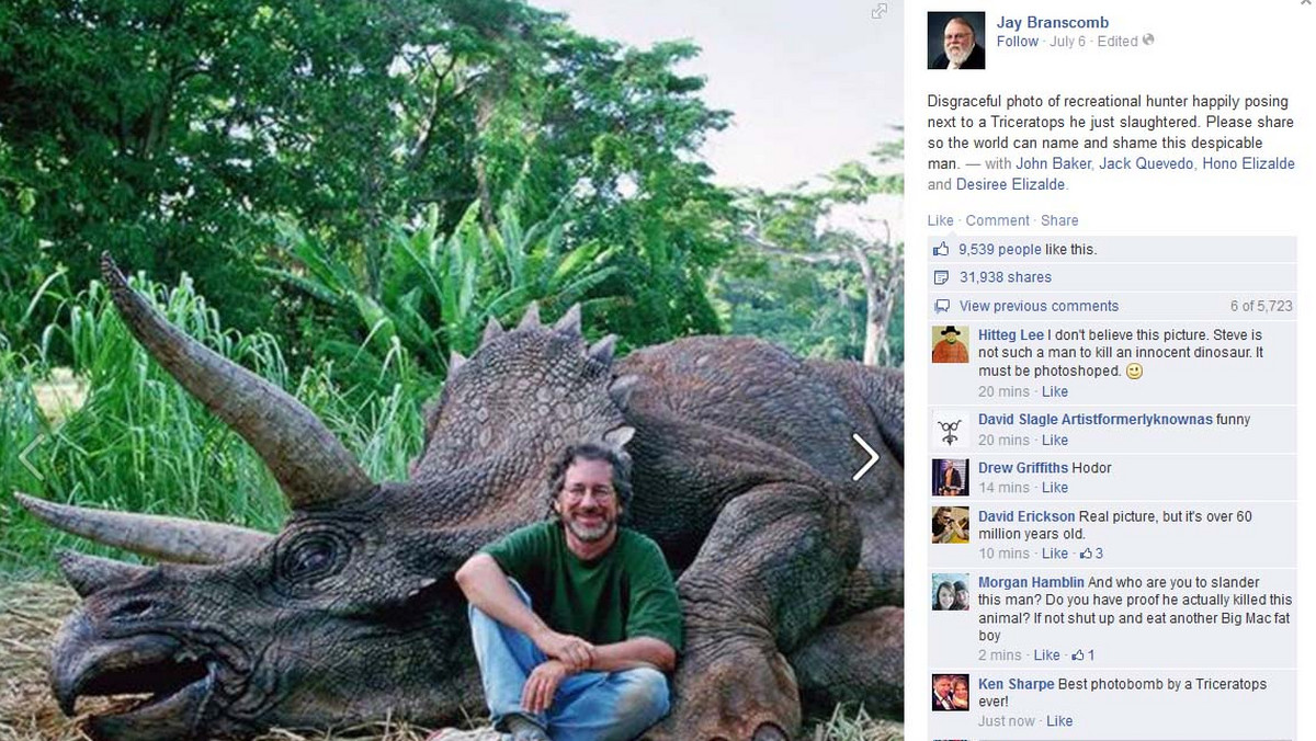 Steven Spielberg jest obecnie na ustach wszystkich, ale nie ze względu na swoją twórczość, ale z powodu zdjęcia z planu "Parku jurajskiego", na którym "pozuje" z martwym dinozaurem.