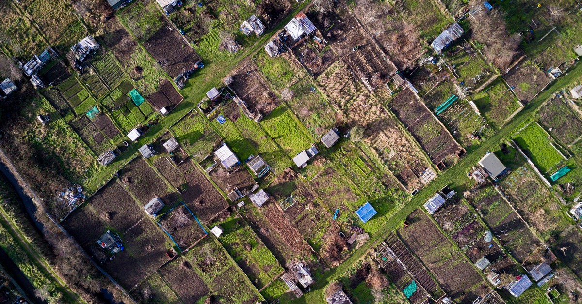 Nie ma podstaw prawnych, aby powiat finansował wynagrodzenia geodetów z własnych środków