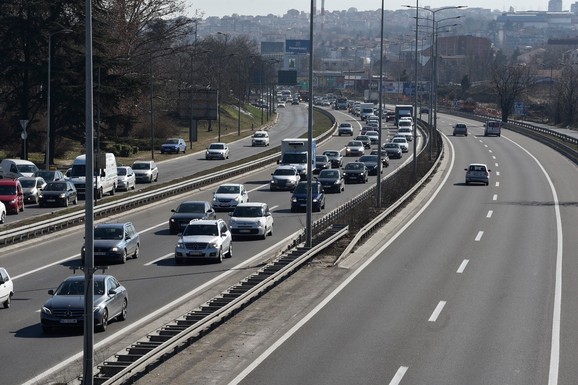 Da li ćemo svi uskoro voziti sporije? EU razmatra jedinstveno ograničenje od 100 km/h, Ekonomista poručuje: SPAS ZA ENERGIJU