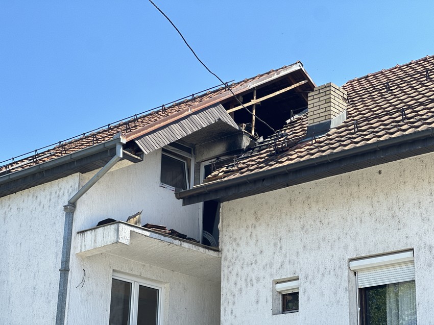 Ogroman plamen zahvatio krov, požar izbio na porodičnoj kući