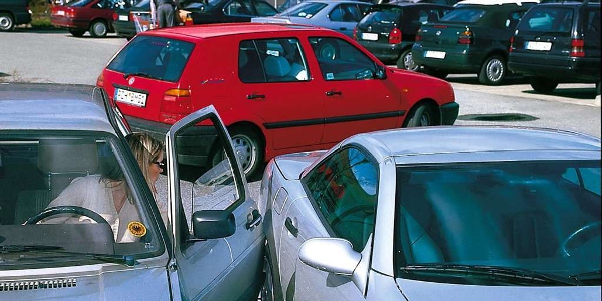 Kto zapłaci za szkodę na parkingu