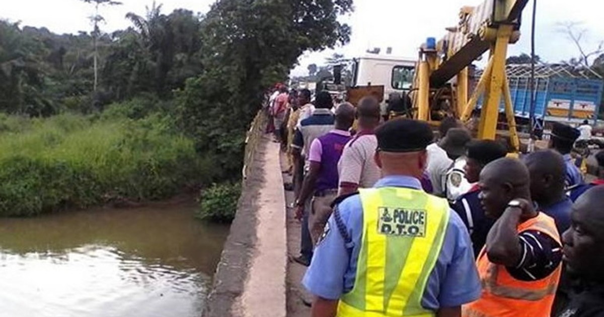FRSC recovers corpse as truck plunges into river on Sagamu-Benin express - Vimarsana News