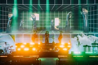 Empire of the Sun wracają do Polski. Ich występy bardziej przypominają spektakle niż koncerty