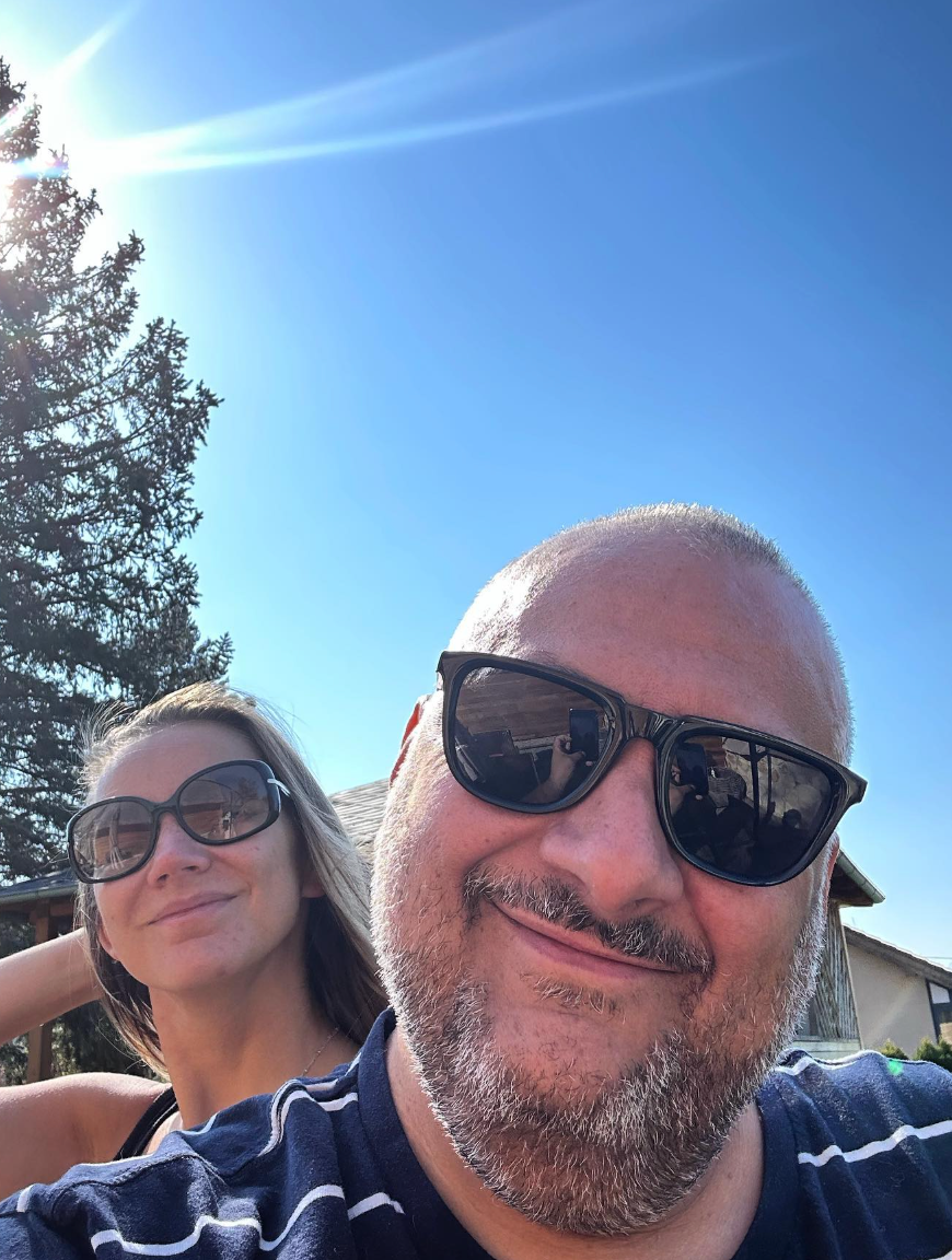 Český rádiový moderátor Patrik Hezucký s manželkou.