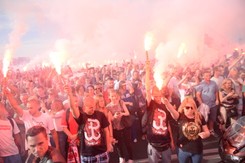 Warszawa zatrzymała się w hołdzie powstańcom. Godzina 'W' w stolicy. ZDJĘCIA