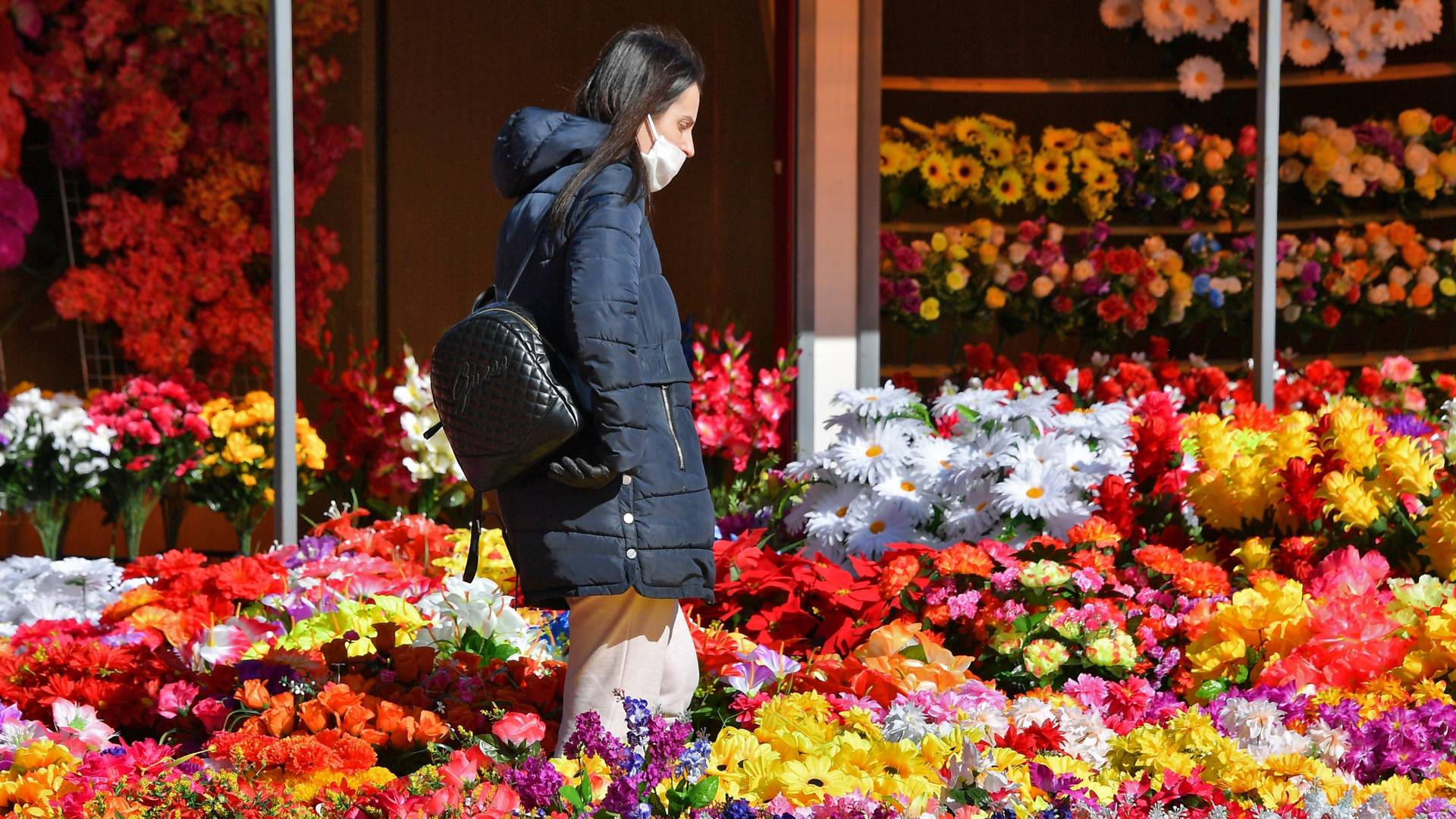 Žena koja krade cveće u Smederevu je tužna slika Srbije