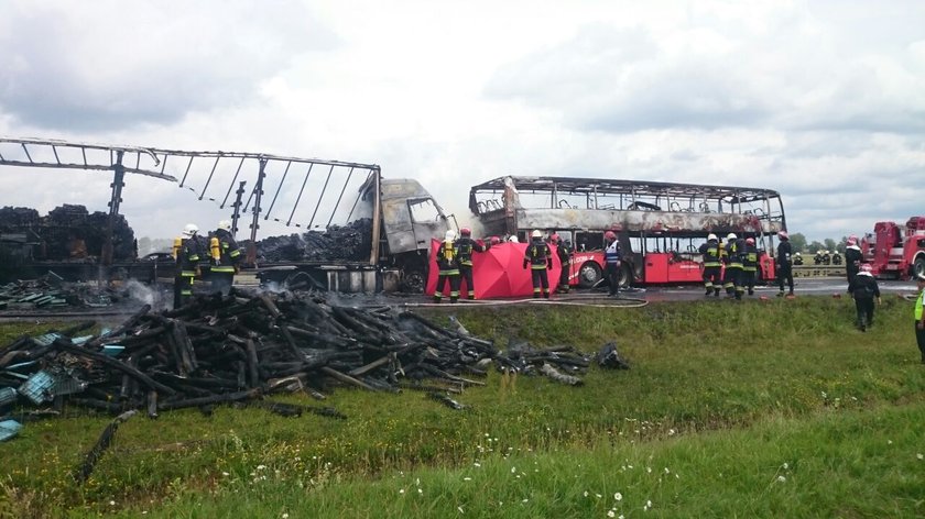 Wypadek na autostradzie A 4. Autobus i ciężarówka stanęły w ogniu