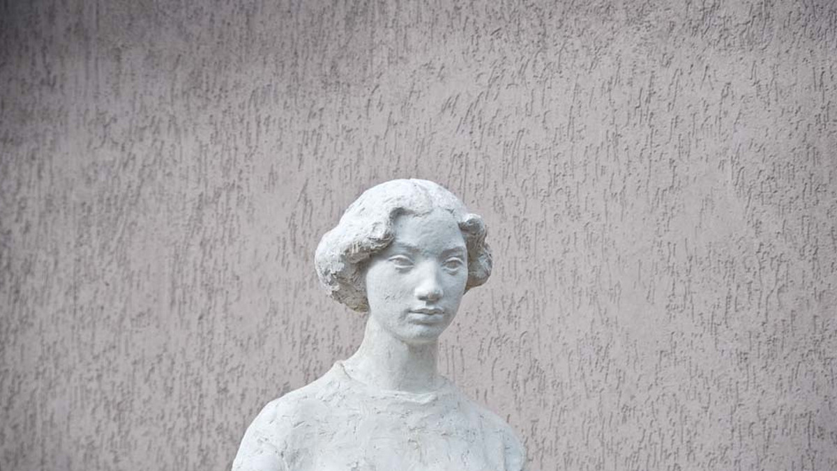 Ponad 30 prac Aliny Szapocznikow, jednej z najwybitniejszych polskich rzeźbiarek, można oglądać od soboty w Państwowej Galerii Sztuki w Sopocie na retrospektywnej wystawie artystki zatytułowanej "...apokryfy, imponderabilia - Alina Szapocznikow".