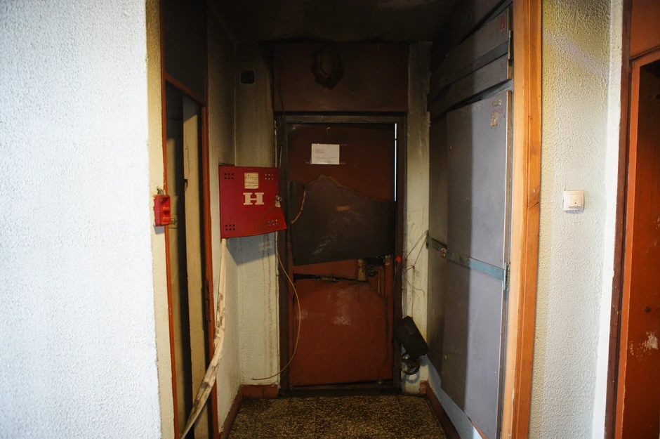 Blindirana vrata stana koja je MUP zapečatio