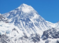 Mount Everest obniżył się po trzęsieniu ziemi