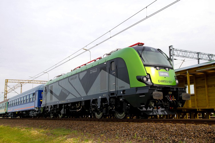 O wygraną w jednej z trzech części tego przetargu PKP Cargo - na dostawę czterech lokomotyw (z homologacją w Polsce i w Niemczech) – bez skutku rywalizowała z Siemensem polska grupa Newag ze swoją lokomotywą Griffin. Ta była dotychczas testowana m.in. przez PKP Cargo i CTL Logistics. Griffin w wersji wielosystemowej , który jest w stanie prowadzić wagony towarowe z prędkością do 160 km/h, posiada już bezterminowe dopuszczenia do eksploatacji w Polsce. Problem jednak w tym, że jako tzw. wielosystemówka nie ma jeszcze homologacji na zachodnie rynki.