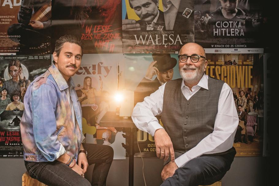 Jan Kwieciński  (z lewej) i Michał Kwieciński to unikalny dwupokoleniowy duet na polskim rynku producenckim. Razem prowadzą Akson Studio