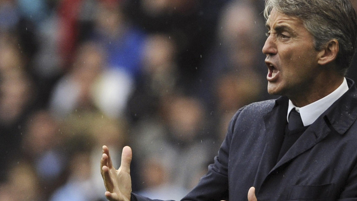 Roberto Mancini zdementował informacje zawarte w publikacjach brytyjskiej prasy, która twierdzi, że atmosfera w szatni Manchesteru City jest zła, a piłkarze czekają na zmianę trenera. - To bzdury - stwierdził włoski menedżer.