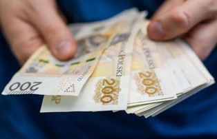 Najnowszy, oszczędnościowy przebój Polaków. Tak ratujemy teraz przed inflacją nasze  pieniądze