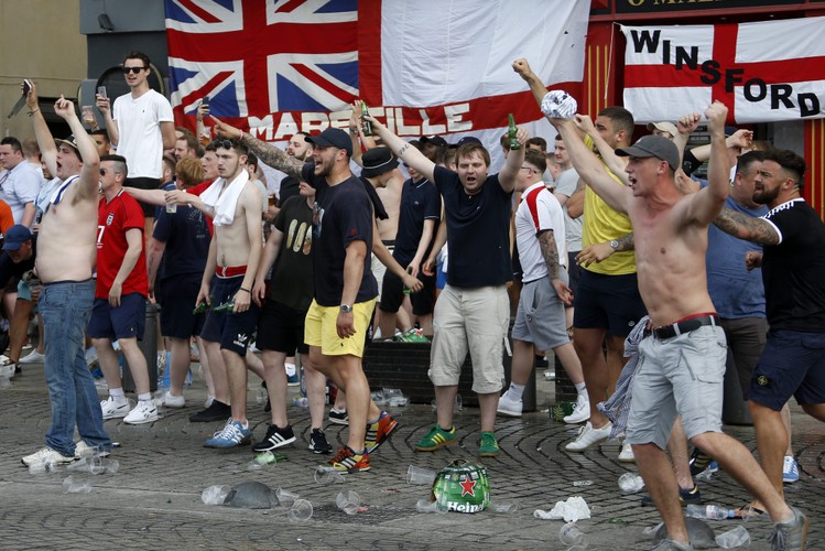 Kolejne zamieszki w Marsylii. Bili się angielscy i rosyjscy kibice