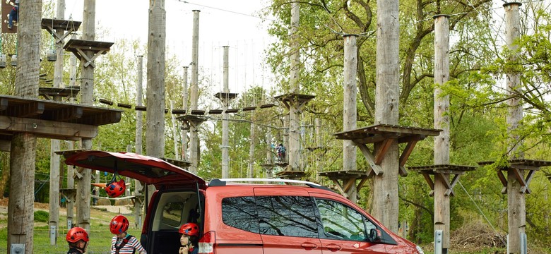 Nowe rodzinne auto już w Polsce! Ford tourneo courier z pojemnym wnętrzem i silnikiem dla oszczędnych. ZDJĘCIA