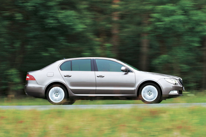 Hyundai i40 kontra Skoda Superb: test rodzinnych limuzyn