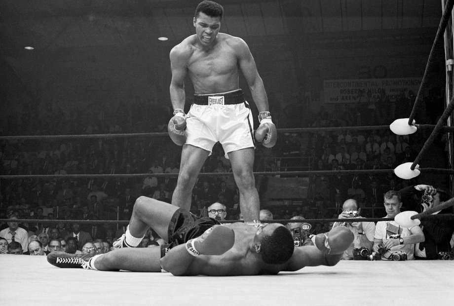 Muhammed Ali pokonuje Sonny'ego Listona, 1965 r.