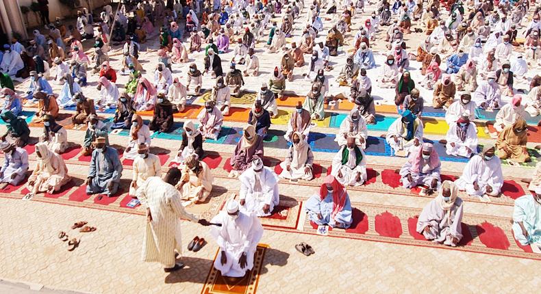 1000 Imams gather to pray for political leaders [Naija News]