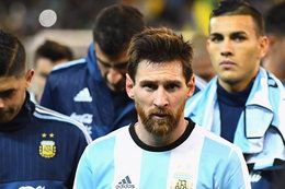 Lionel Messi confused an Argentinian teammate for a fan and posed for a photo with him