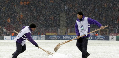 Śnieżyca przerwała mecz w Stambule