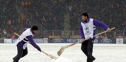 Śnieżyca przerwała mecz w Stambule