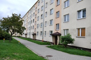 Zakup mieszkania i jego najem dotychczasowemu właścicielowi. Co z VAT?