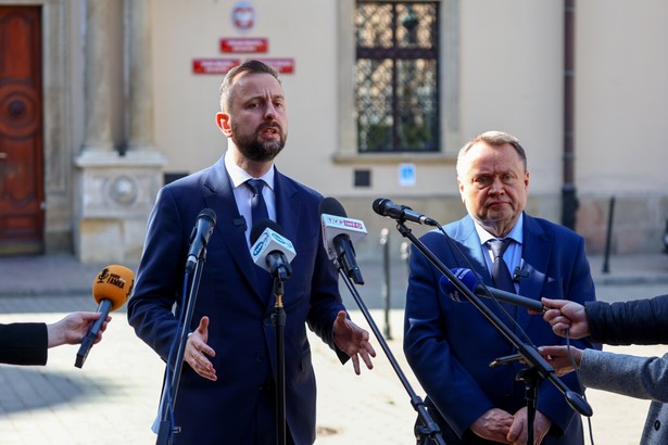 Wicepremier, minister obrony narodowej Władysław Kosiniak-Kamysz (L) i zastępca prezydenta miasta Andrzej Kulig (P)