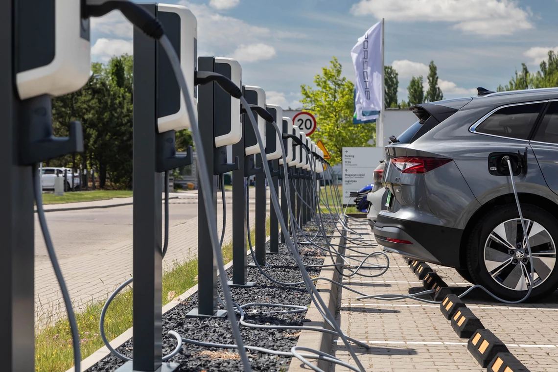 Ładowarki na parkingu Volkswagen Group Polska w Poznaniu